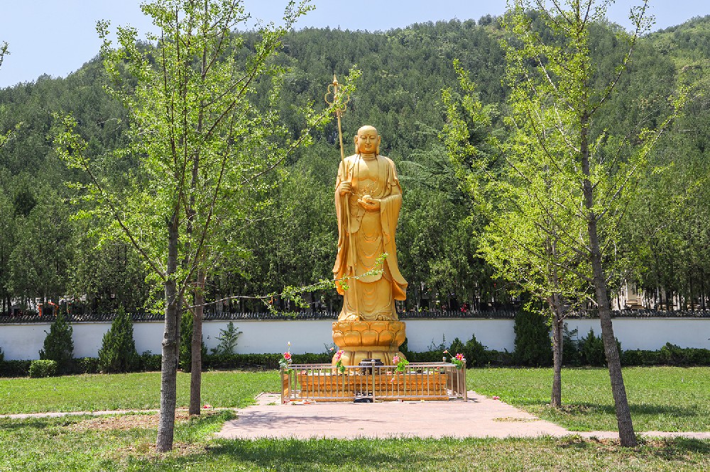 九里山二区陵园环境风水：自然与风水协奏的安魂乐章