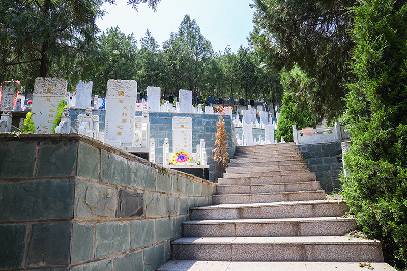 九里山二区陵园：宁静清幽处，逝者安息园（400 - 040 - 4090）